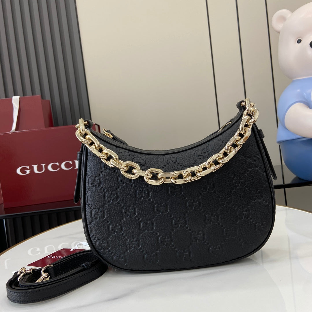 GG EMBLEM SHOULDER BAG