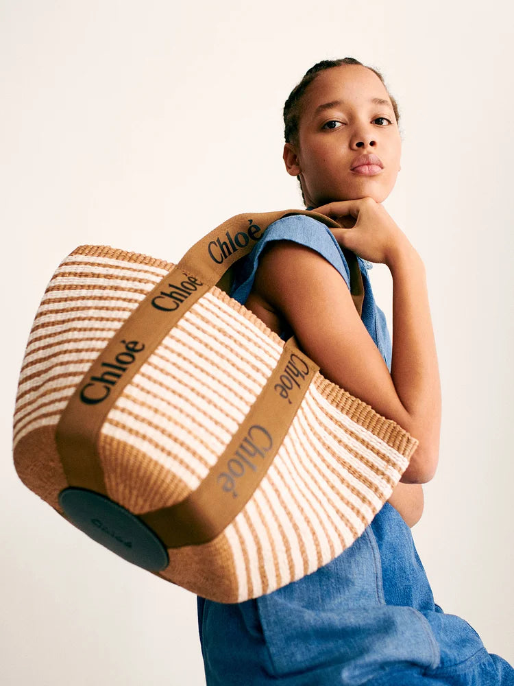 LARGE WOODY BASKET IN NATURAL FIBERS