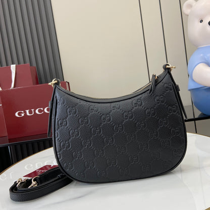 GG EMBLEM SHOULDER BAG