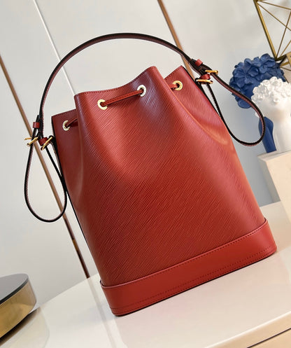 Noé MM bucket bag Epi Grained Leather