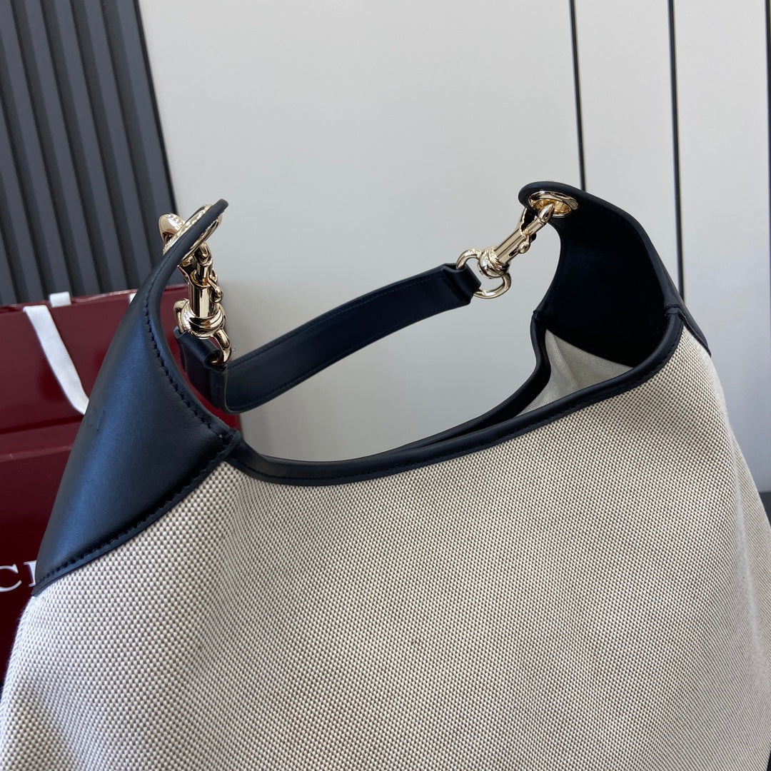 B MEDIUM SHOULDER BAG